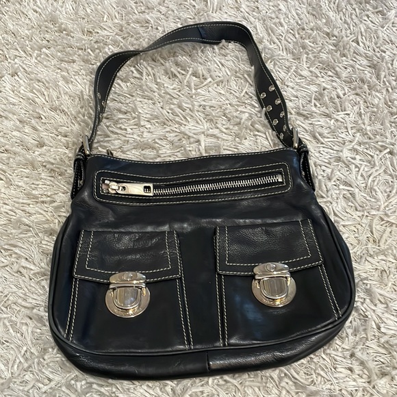 Marc Jacobs black leather handbag. - Picture 2 of 4